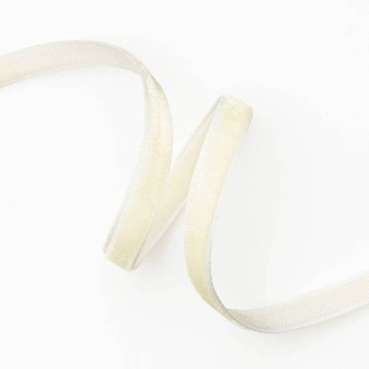 Cream Velvet Ribbon 1/4″ 10 YD